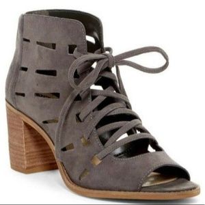 🎉Brand new in Box Vince Camuto Tressa cut out bootie sandal greystone size 8